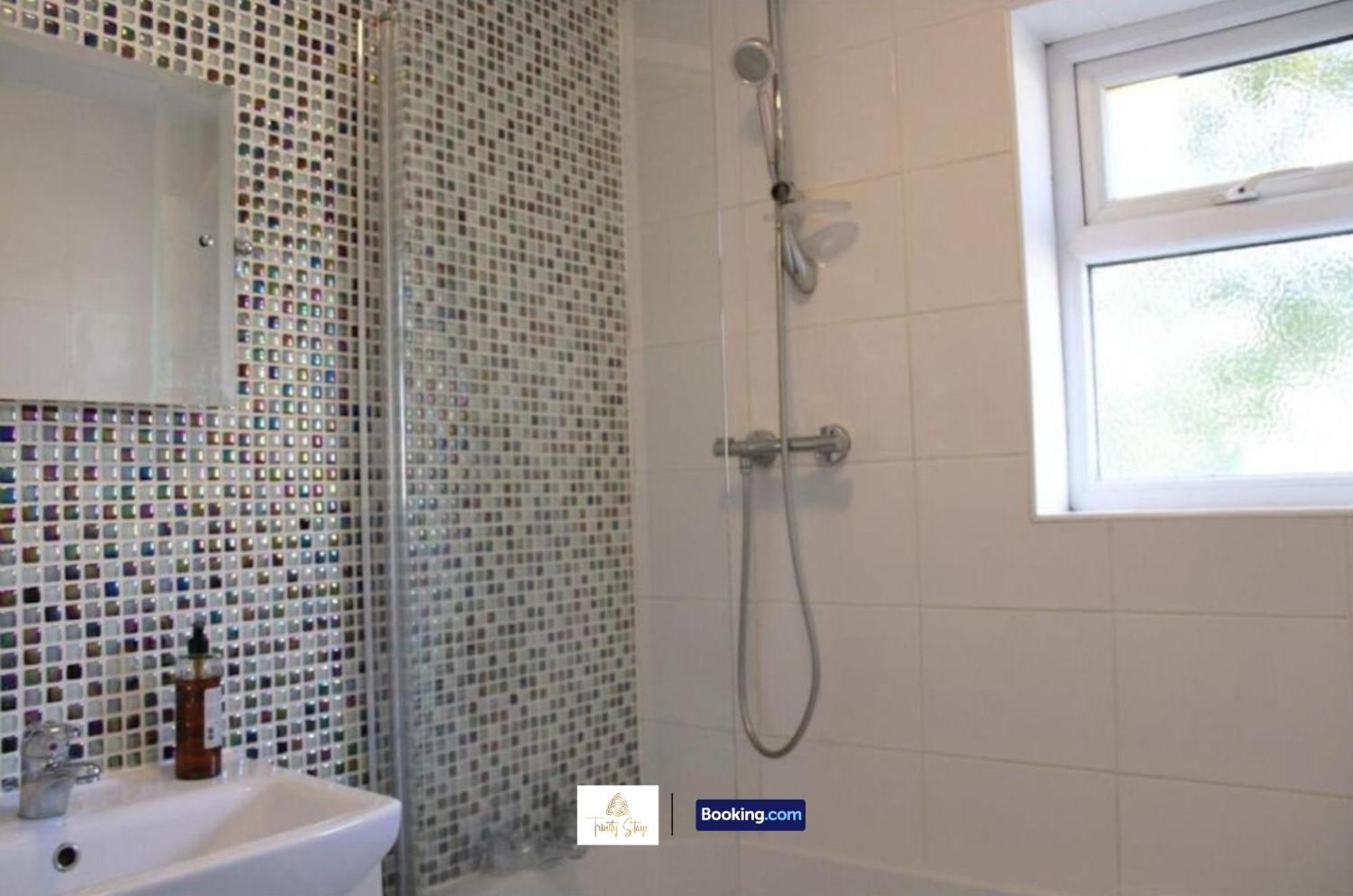 4 Bedroom House With Parking Near City Centre By Trinity Stays Short Lets & Serviced Accommodation Cambridge Zewnętrze zdjęcie